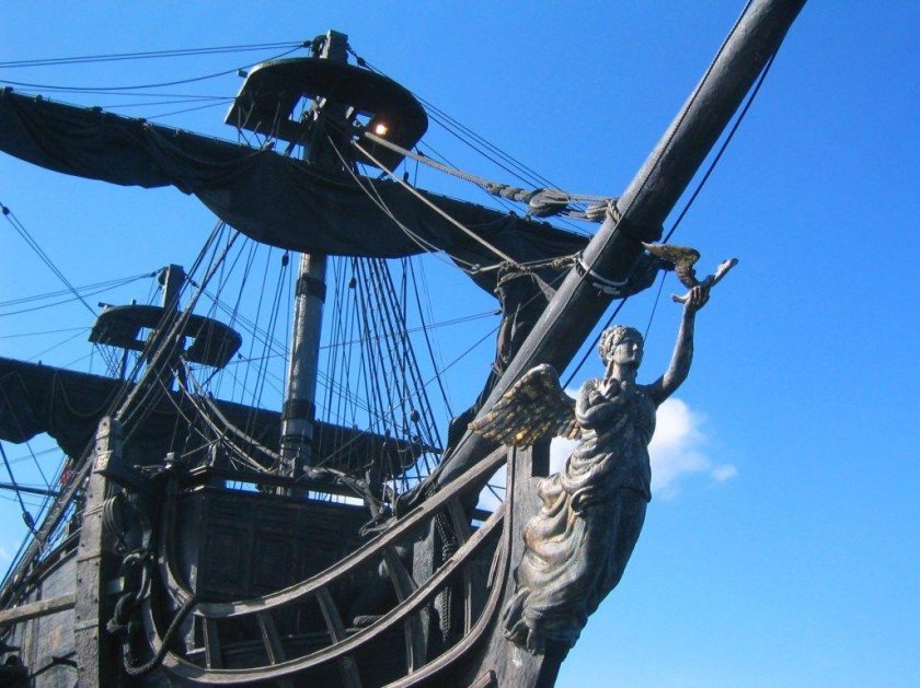 Носовая фигура корабля черная Жемчужина