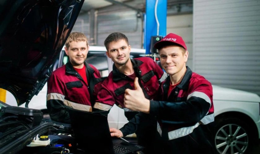 Работник автосервиса