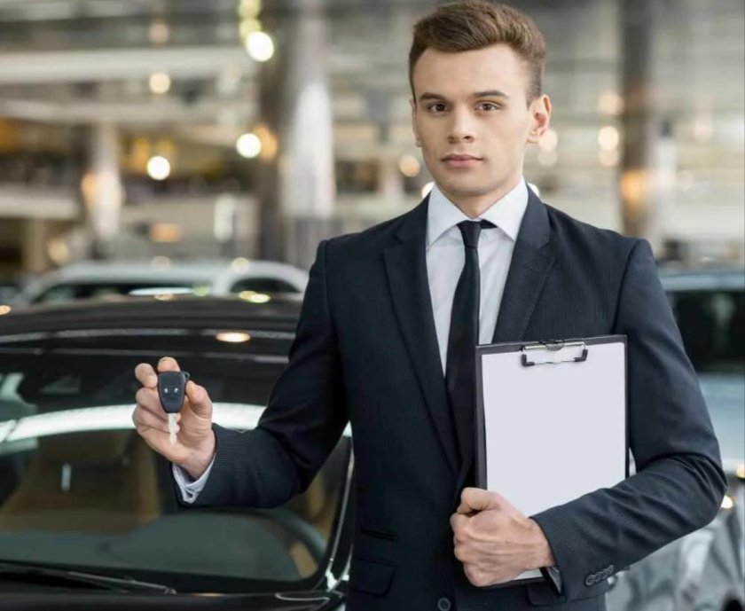 Менеджер автосалона