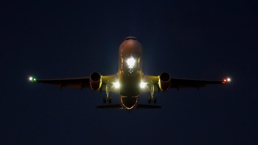 Огоньки на крыльях самолета