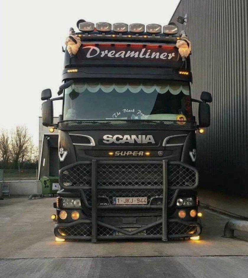 Scania super v8