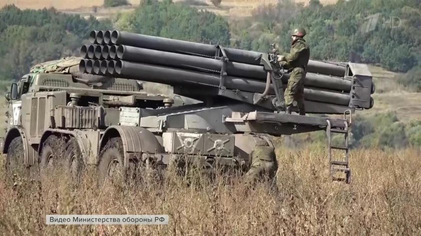 220-Мм реактивная система залпового огня БМ 9п140 «ураган»