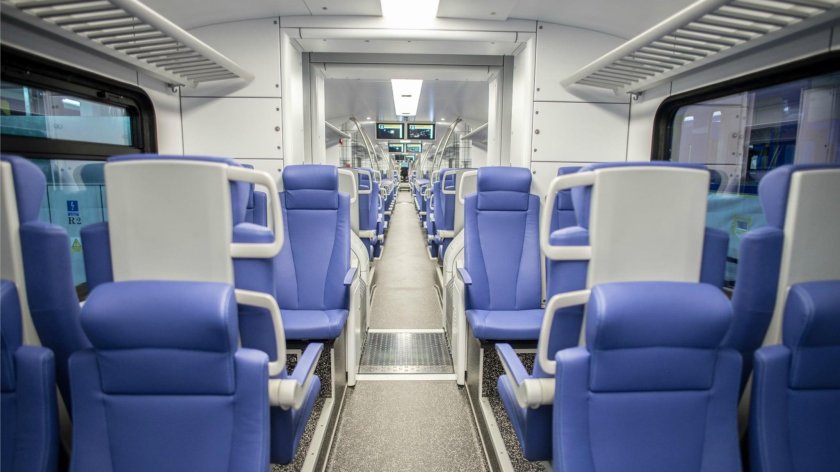 Stadler flirt салон