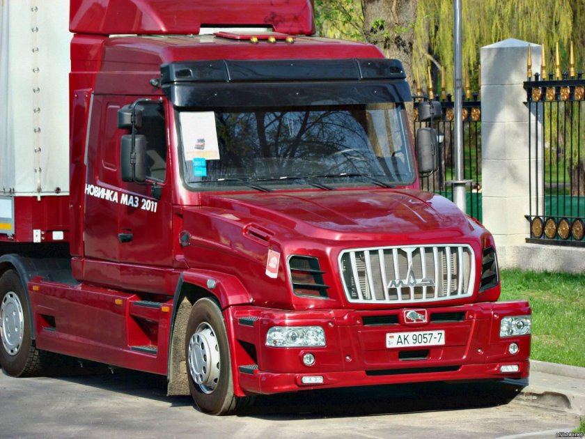 Тягач МАЗ 6440