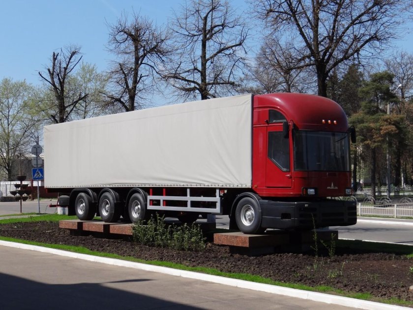 Грузовик МАЗ 2000