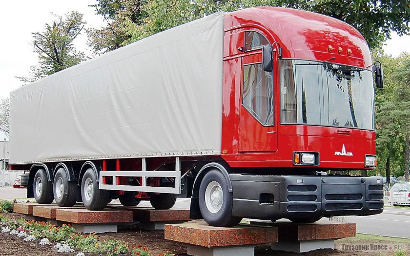 Грузовик МАЗ 2000