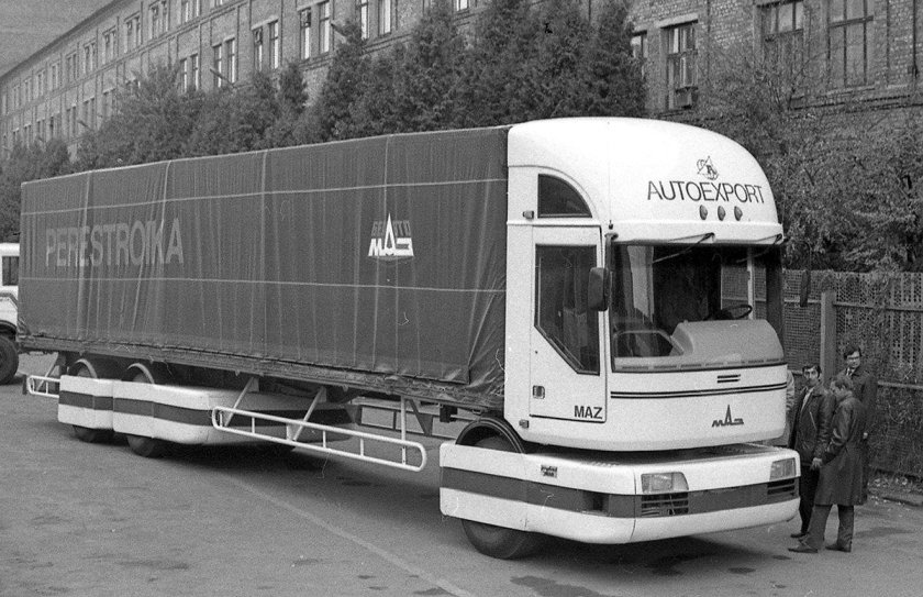 Тягач МАЗ 2000