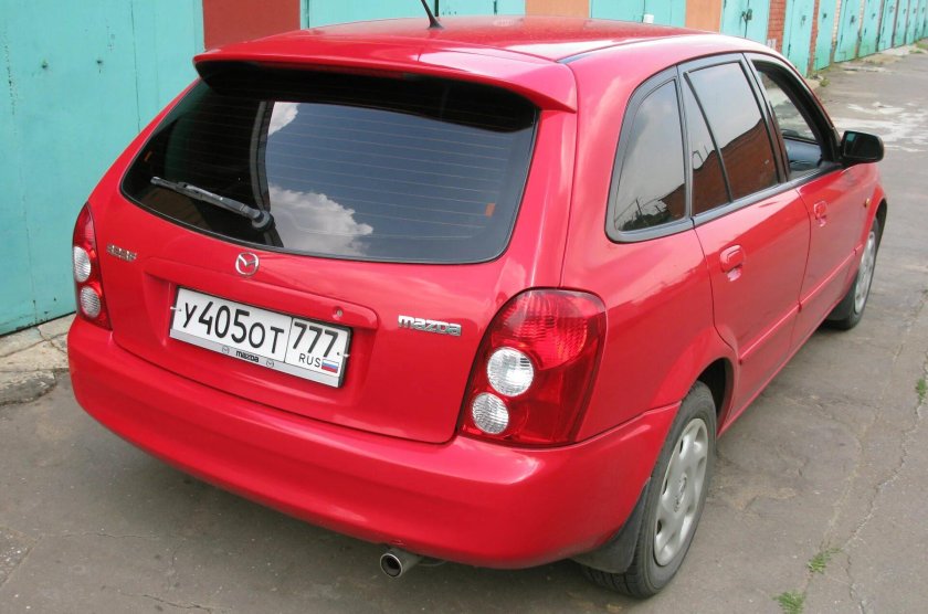 Mazda 323 bj багажник