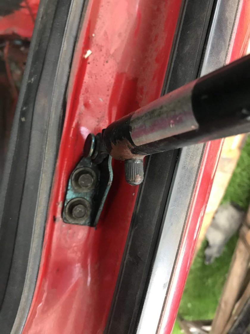 Газовый упор багажника Мазда 323