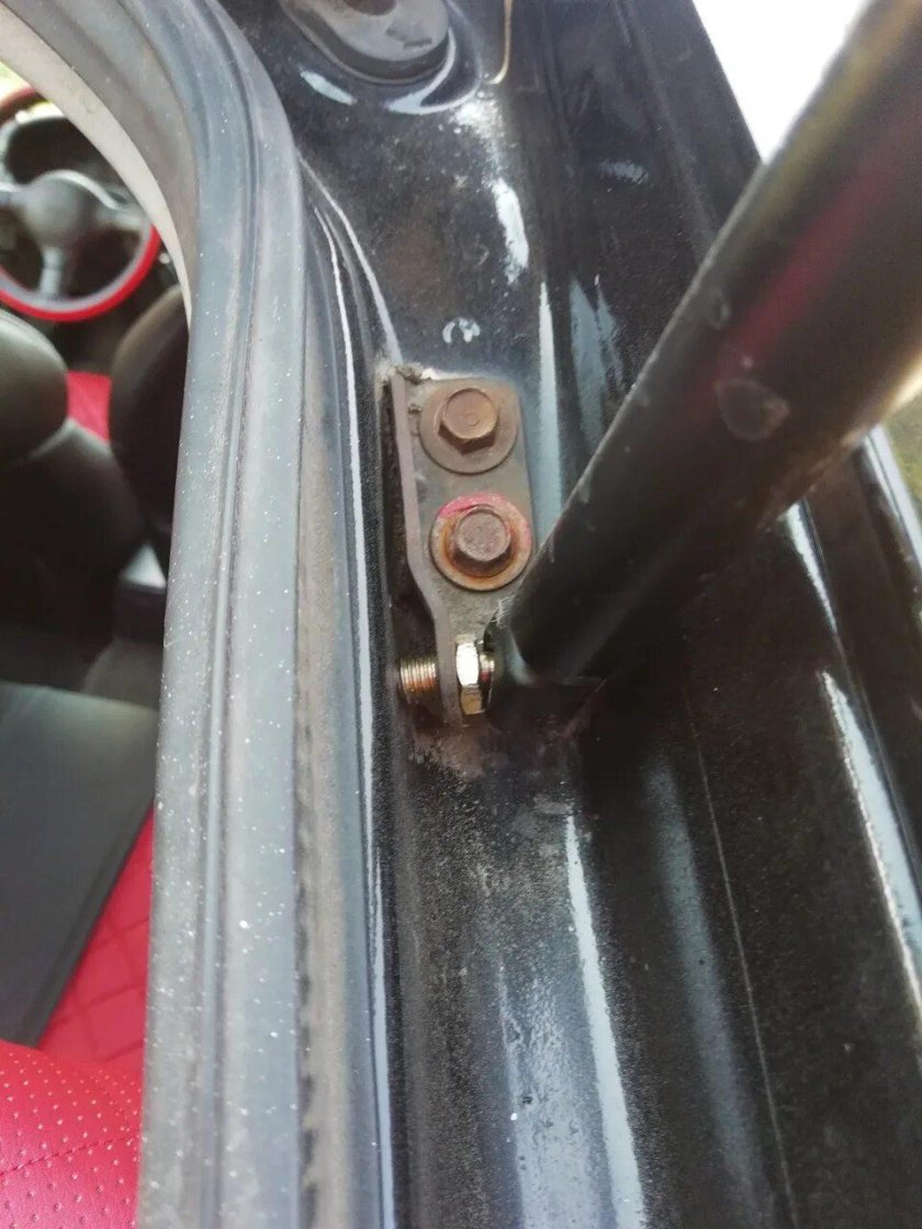 Газовые упоры багажника Мазда 323 bf