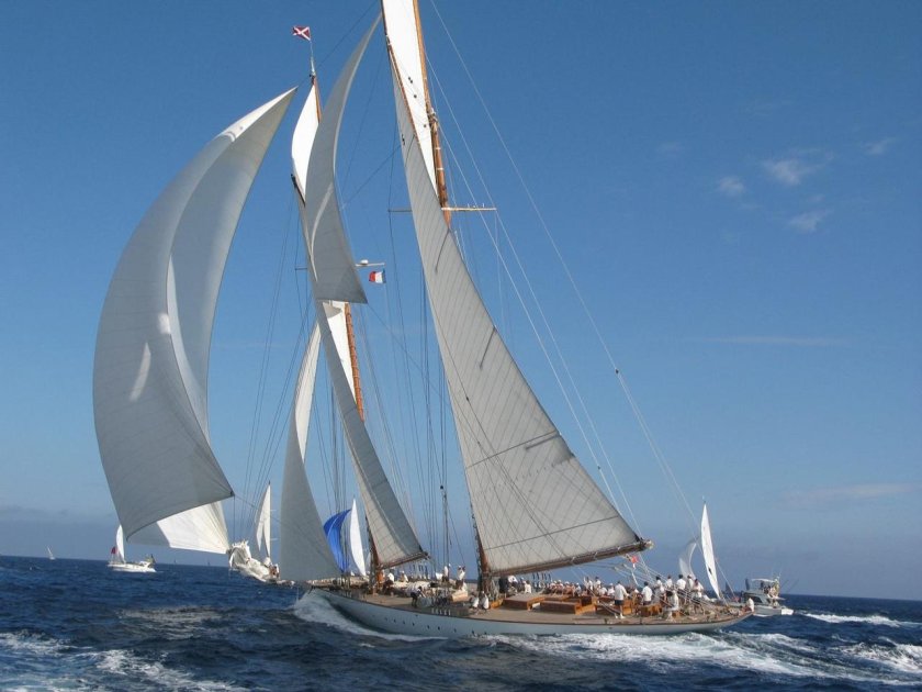 Двухмачтовый тримаран