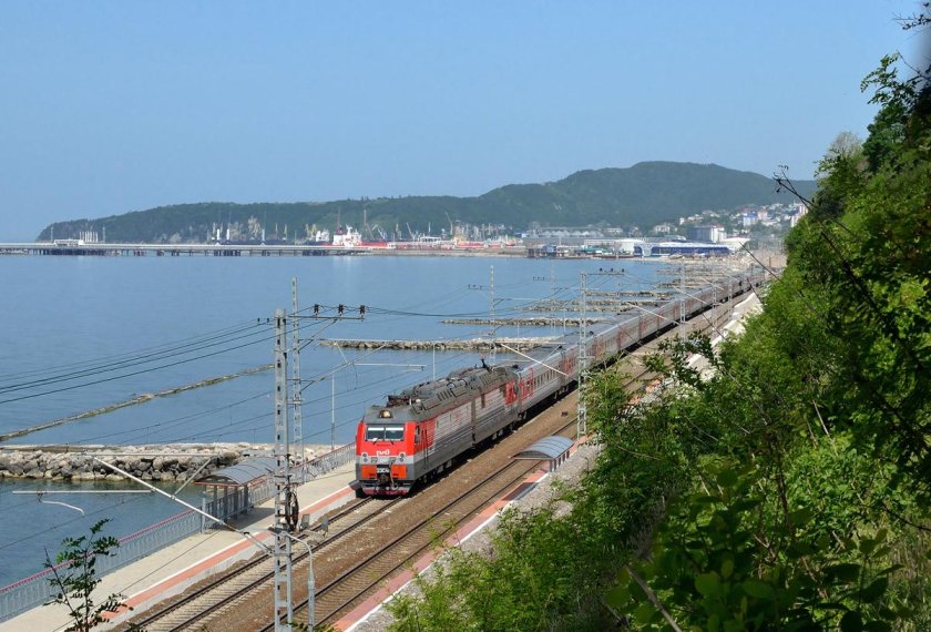 Туапсе-Сочи железная дорога вдоль моря