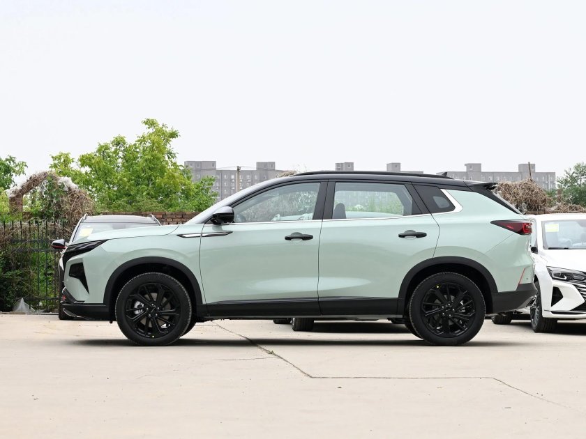 Урал кроссовер 2023