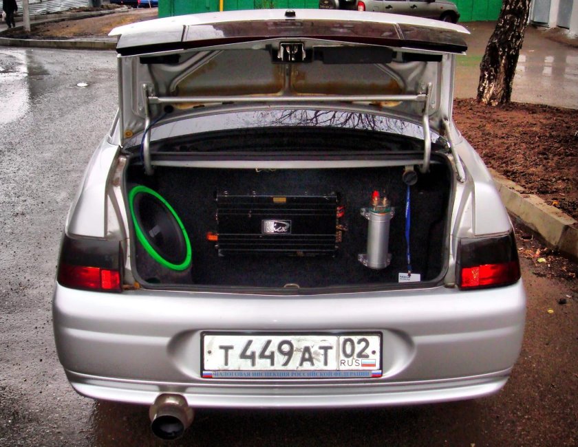 Открытый багажник ВАЗ 2110