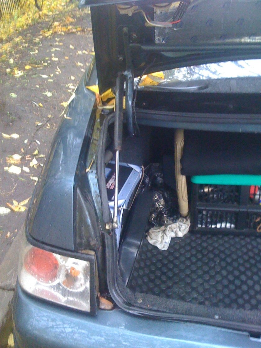 Упор крышки багажника ВАЗ 2110