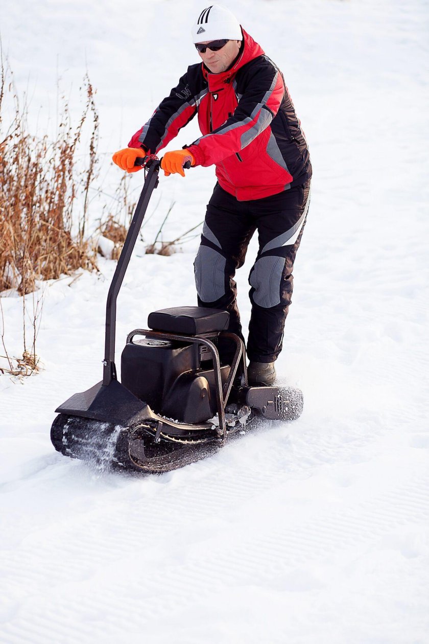 Мотосноуборд Black Diamond 200