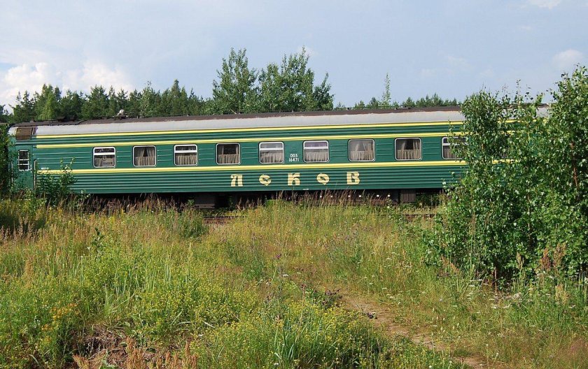 Фирменный поезд «Псков» 010а