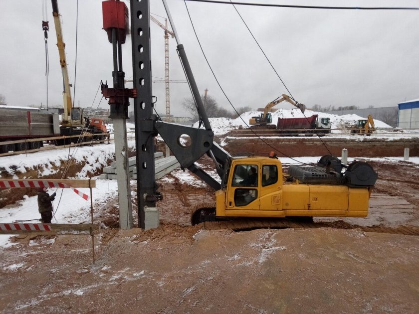 Гусеничный сваебой СП 49