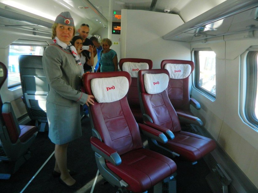 Поезд 740ж двухэтажный