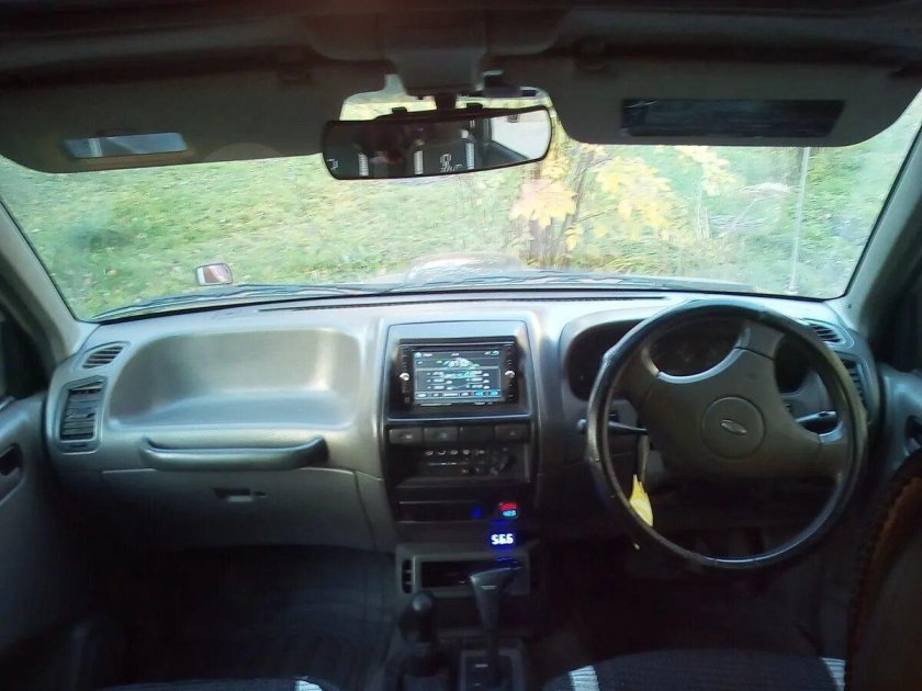Ниссан Мистраль 1995 салон