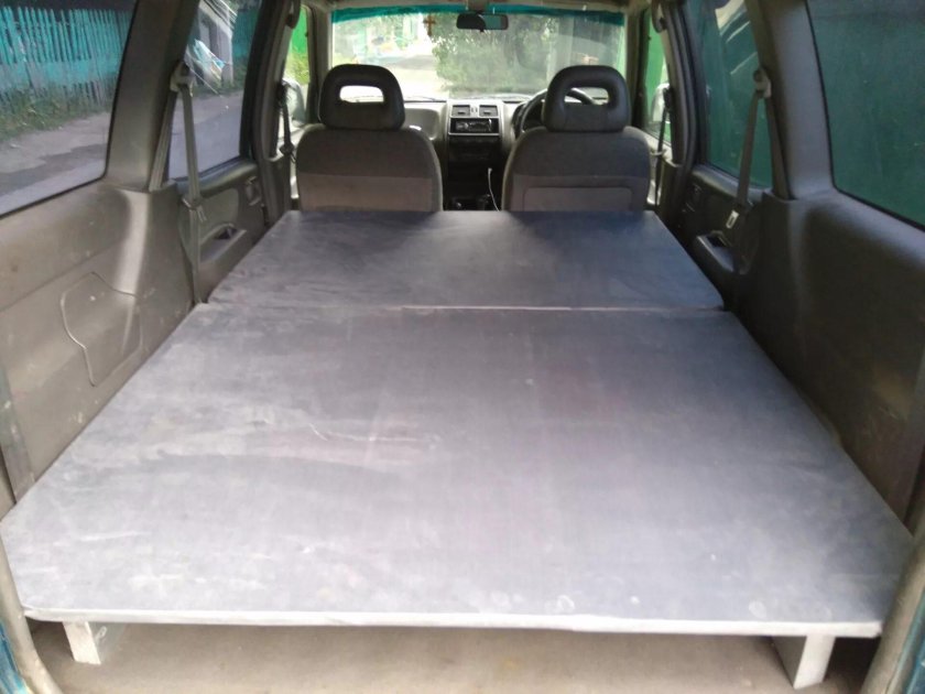 Nissan Mistral салон