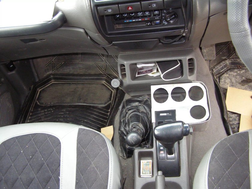 Салон Террано 2013 подстаканник