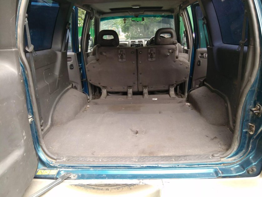 Nissan Mistral салон