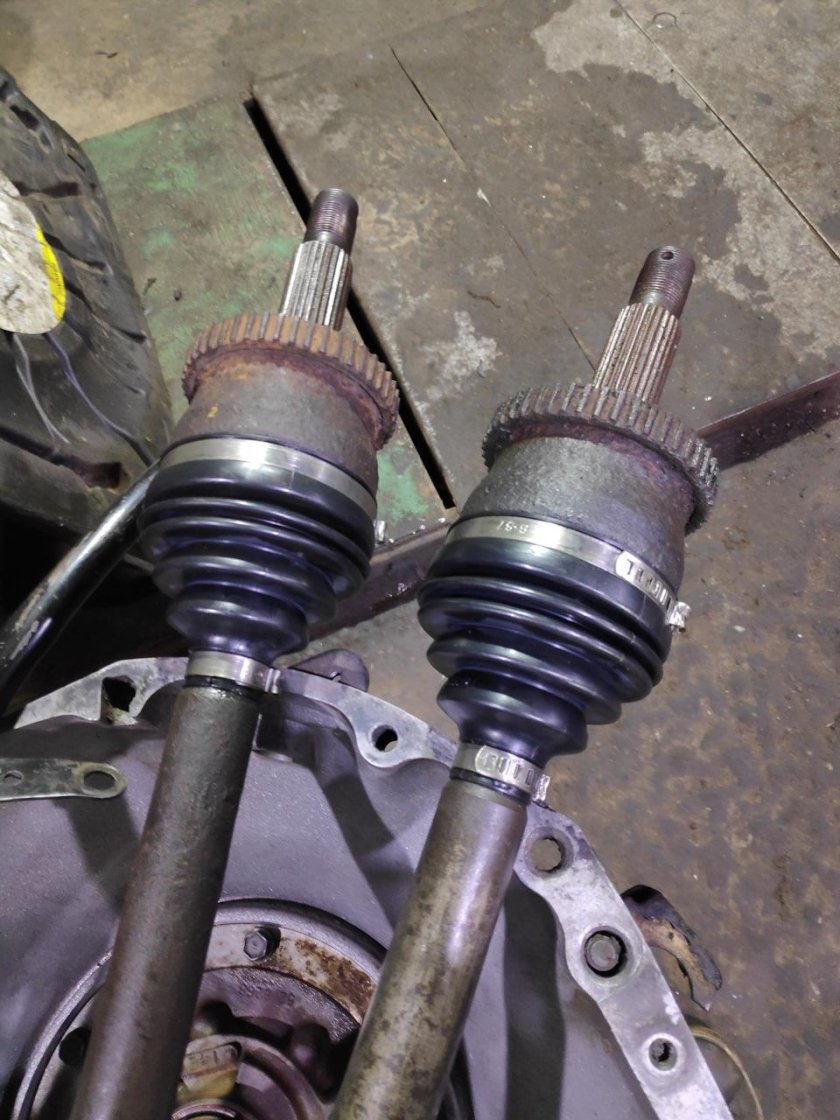 Привод левый Гранд Чероки ZJ