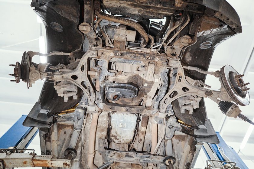 Jeep Grand Cherokee wk2 снизу