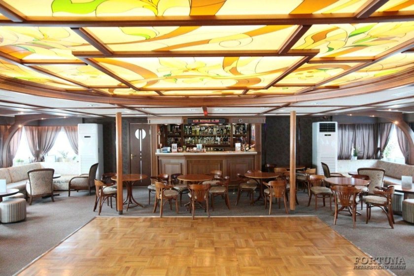 Теплоход-пансионат «огни большого города»