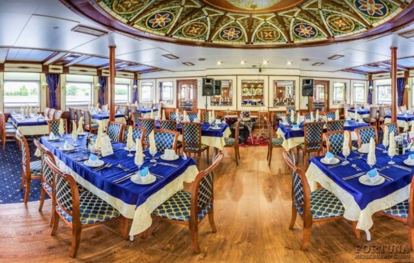 Теплоход-пансионат «Лунная Соната»