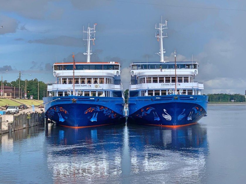 Теплоход Созвездие Лебединое озеро