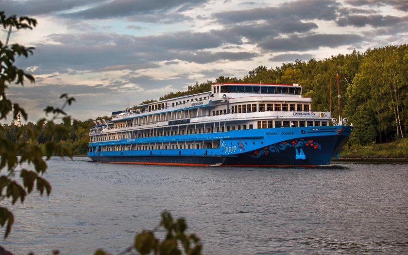 Речной теплоход Лунная Соната