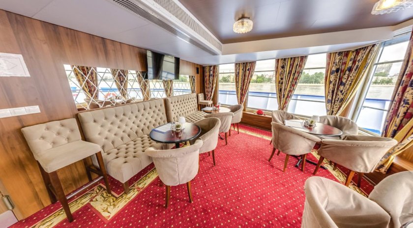 Теплоход Лебединое озеро