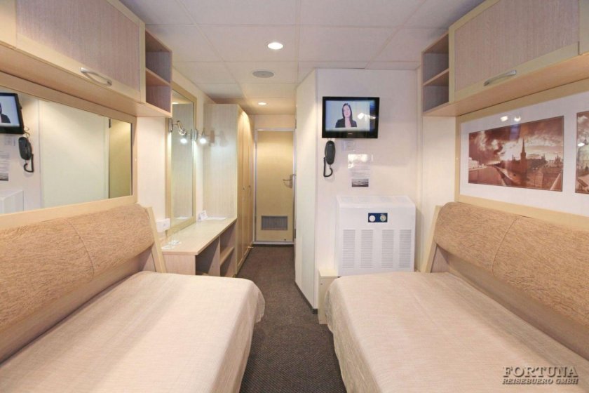 Теплоход огни большого города каюты