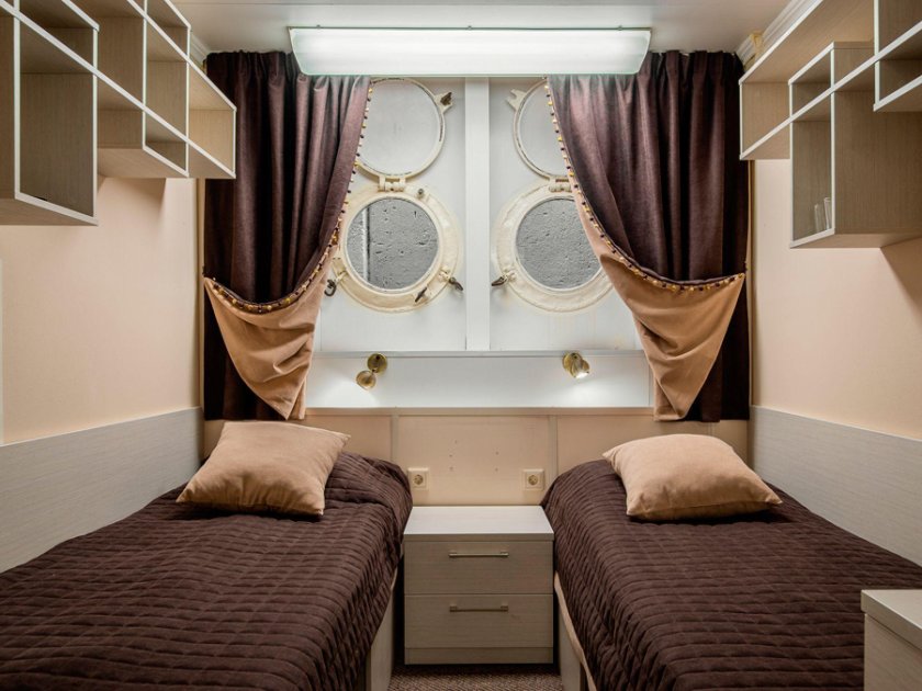 Теплоход огни большого города каюты