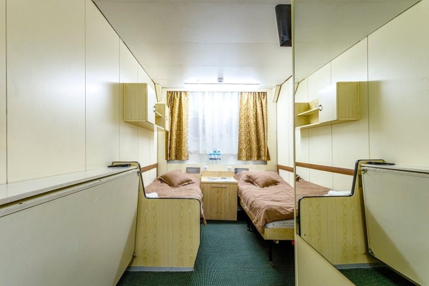 Теплоход огни большого города каюты