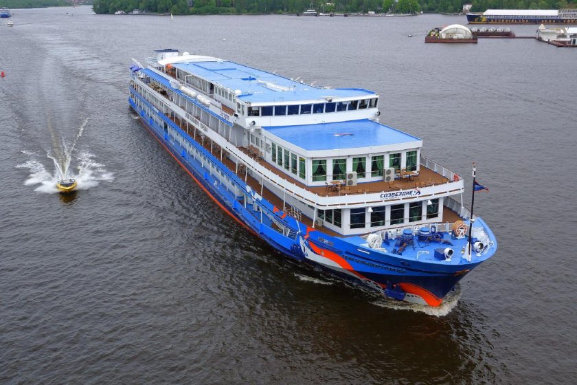 Теплоход огни большого города