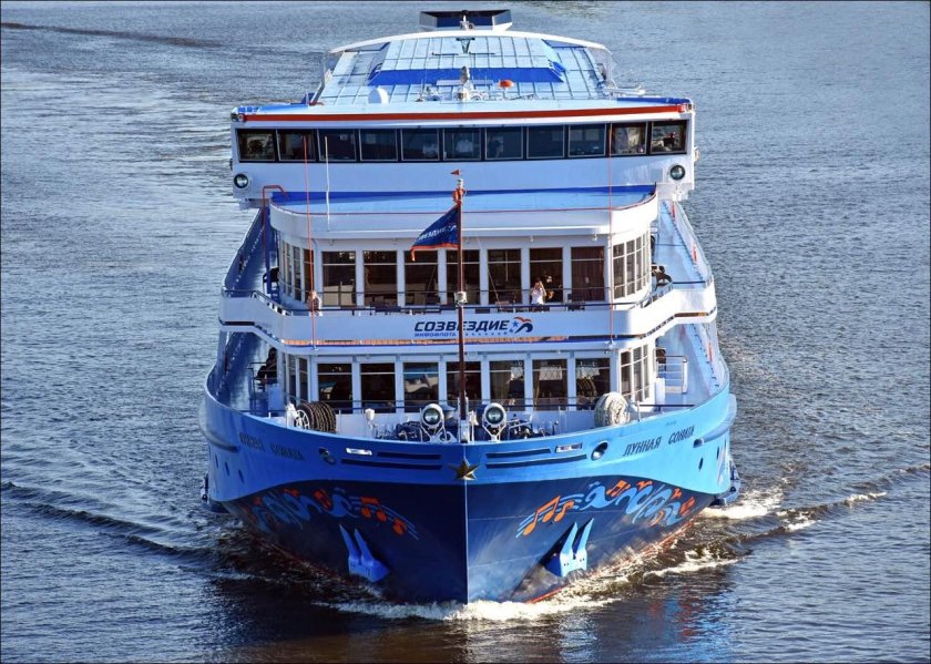 Речной теплоход Лунная Соната