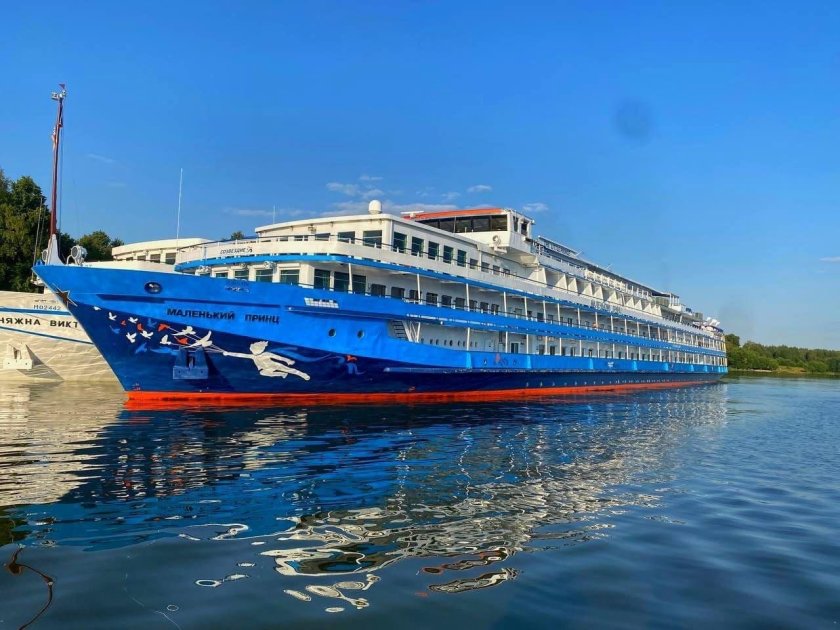 Теплоход маленький принц