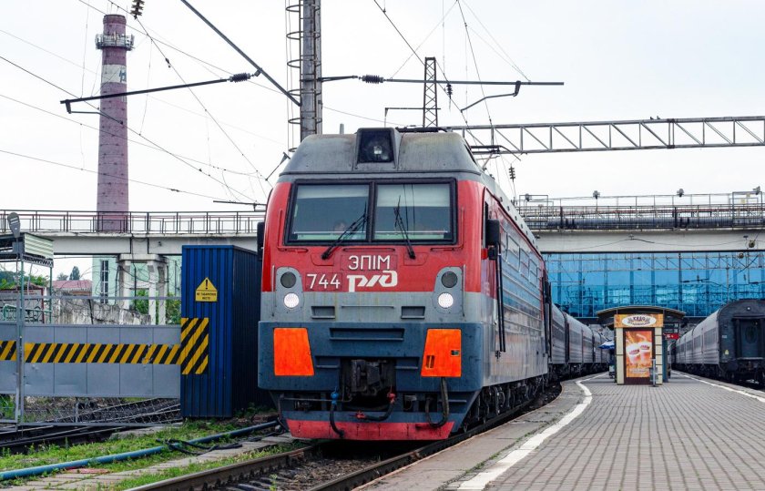 Станция Ростов главный эп1м