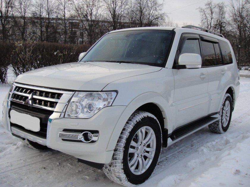 Mitsubishi Pajero 4 белый