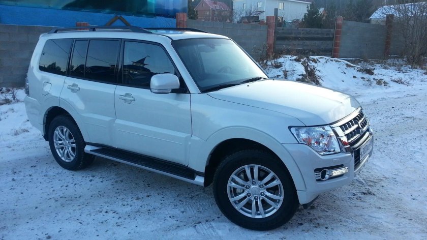 Mitsubishi Pajero 4 белый