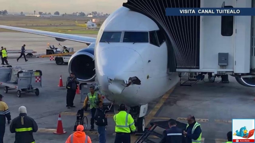 Боинг 737 в аэропорту