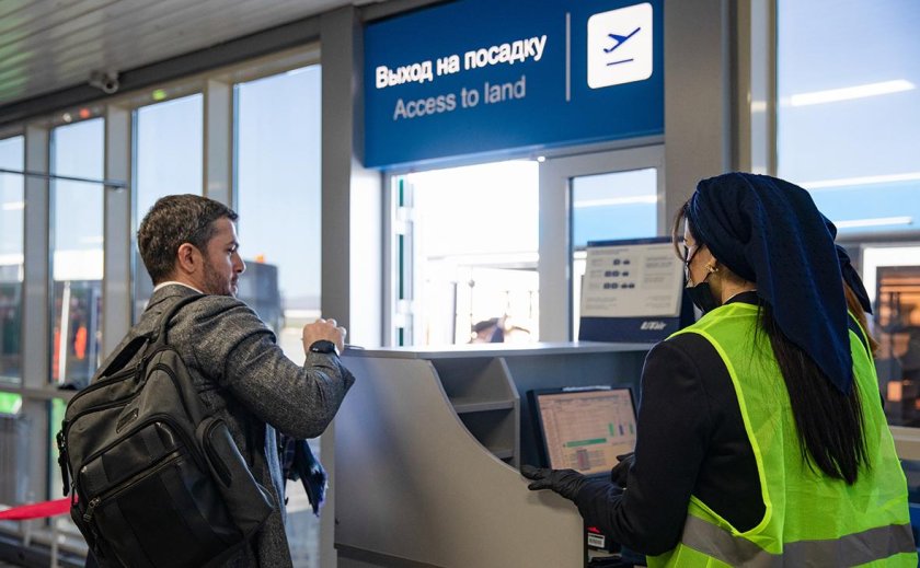 Пассажиры в аэропорту