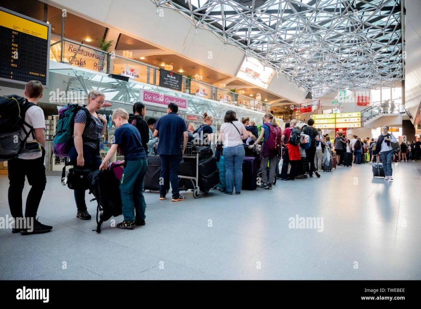 Очередь в аэропорту