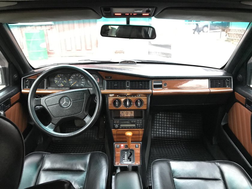 Mercedes Benz 190 w201 салон