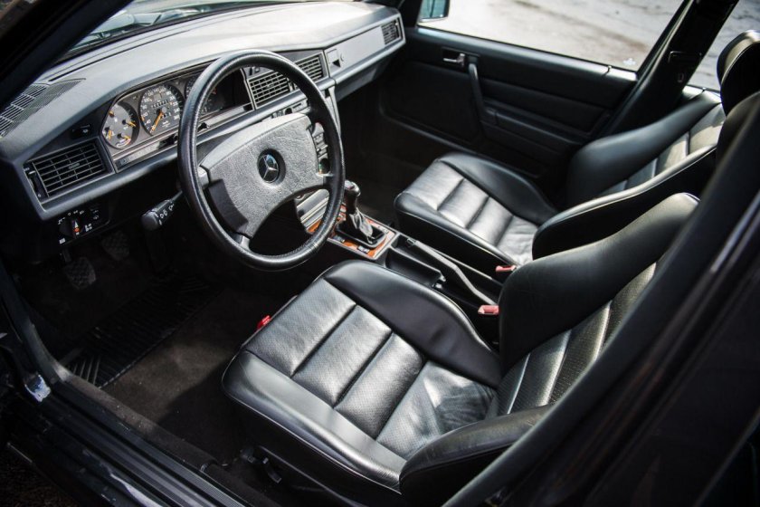 Мерседес Бенц 190е салон