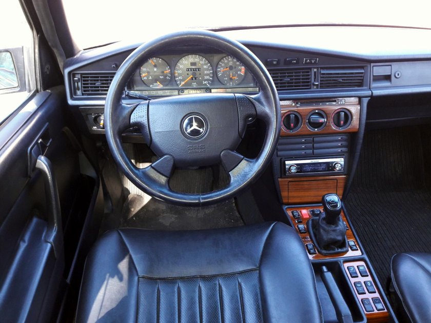 Мерседес 190 салон