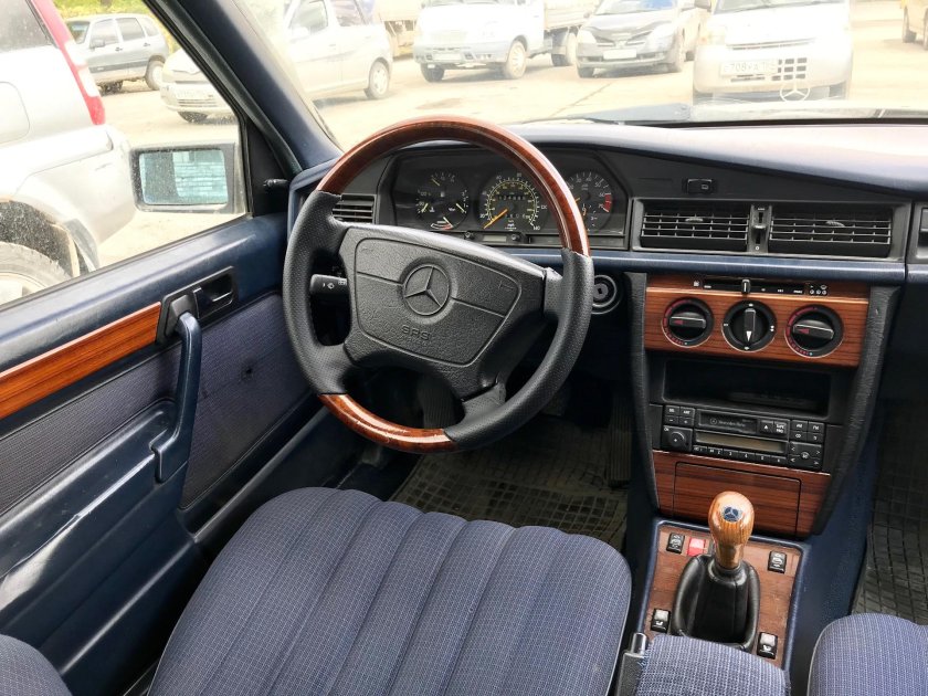 Мерседес 190 салон